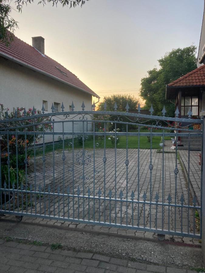 Muskatli Apartman Balatonakali Eksteriør billede